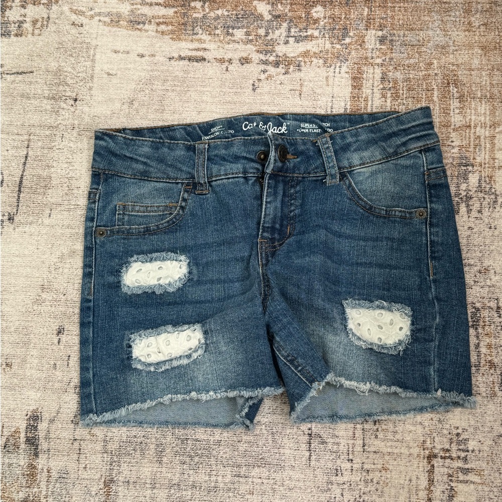 Comfortable jean shorts with cute cutouts